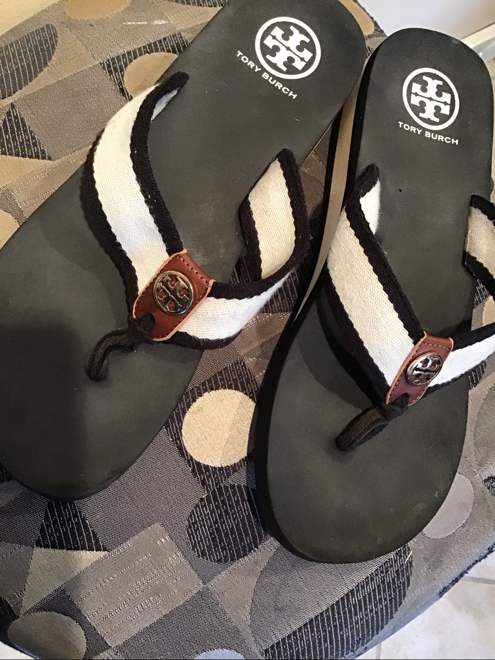 Tory Burch Black and Cream Platform Thong Sandal with Logo Medallion